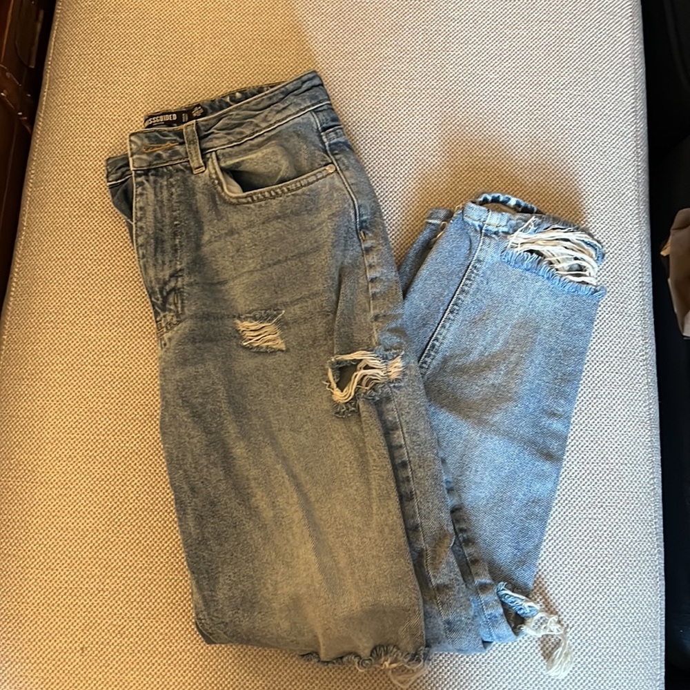 MISSGUIDED PETITE DISTRESSED JEANS